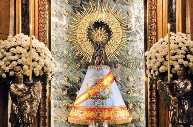 Desde hace varios siglos, los mantos de la Virgen del Pilar se llevaban a casas de los enfermos que lo solicitaban.