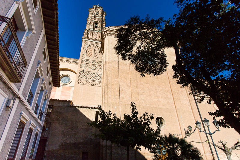 La torre mudéjar destaca sobre el caserío de la capital de Valdejalón / Ayt. de La Almunia