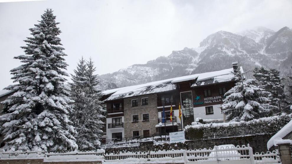 El hotel Villa Anayet se encuentra en Canfranc, a pocos km de Astún y Candanchú