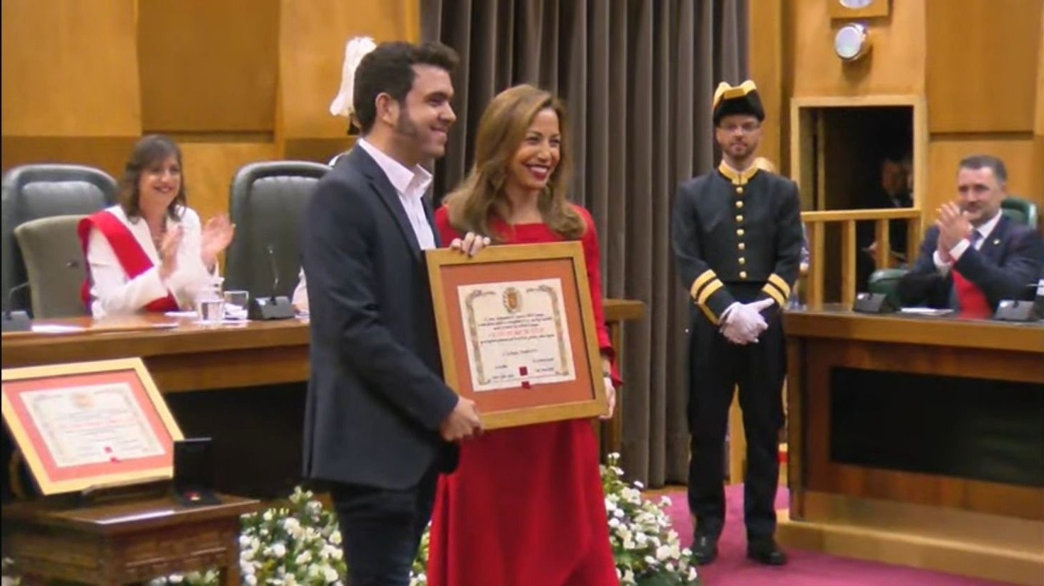 Entrega de medallas y distinciones de la ciudad. HA