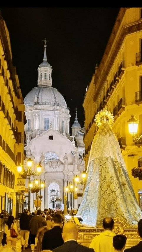 La Virgen del Rosario camino de la Basílica del Pilar.