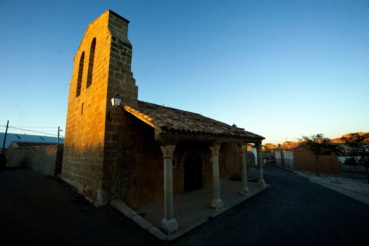 Santa María de Allende es de estilo románico / Turismo Campo de Belchite