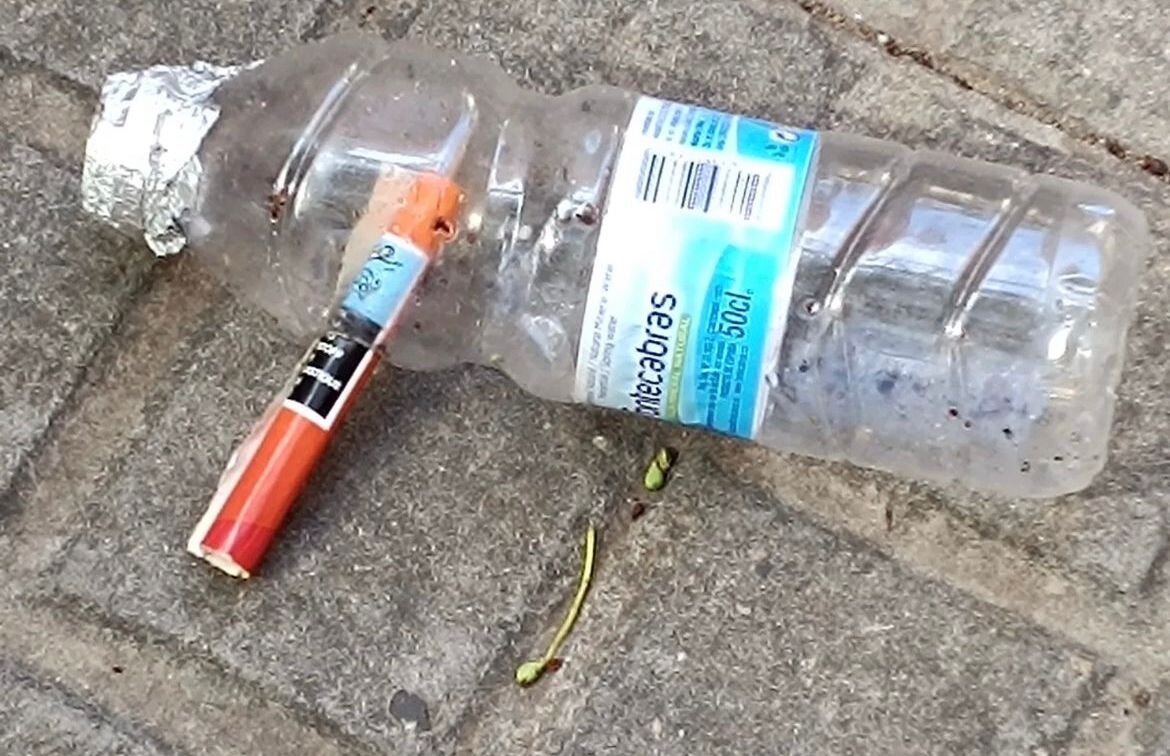 Imagen de uno de los objetos que los toxicómanos usan y tiran  en medio de la calle /Cedida a H.A.