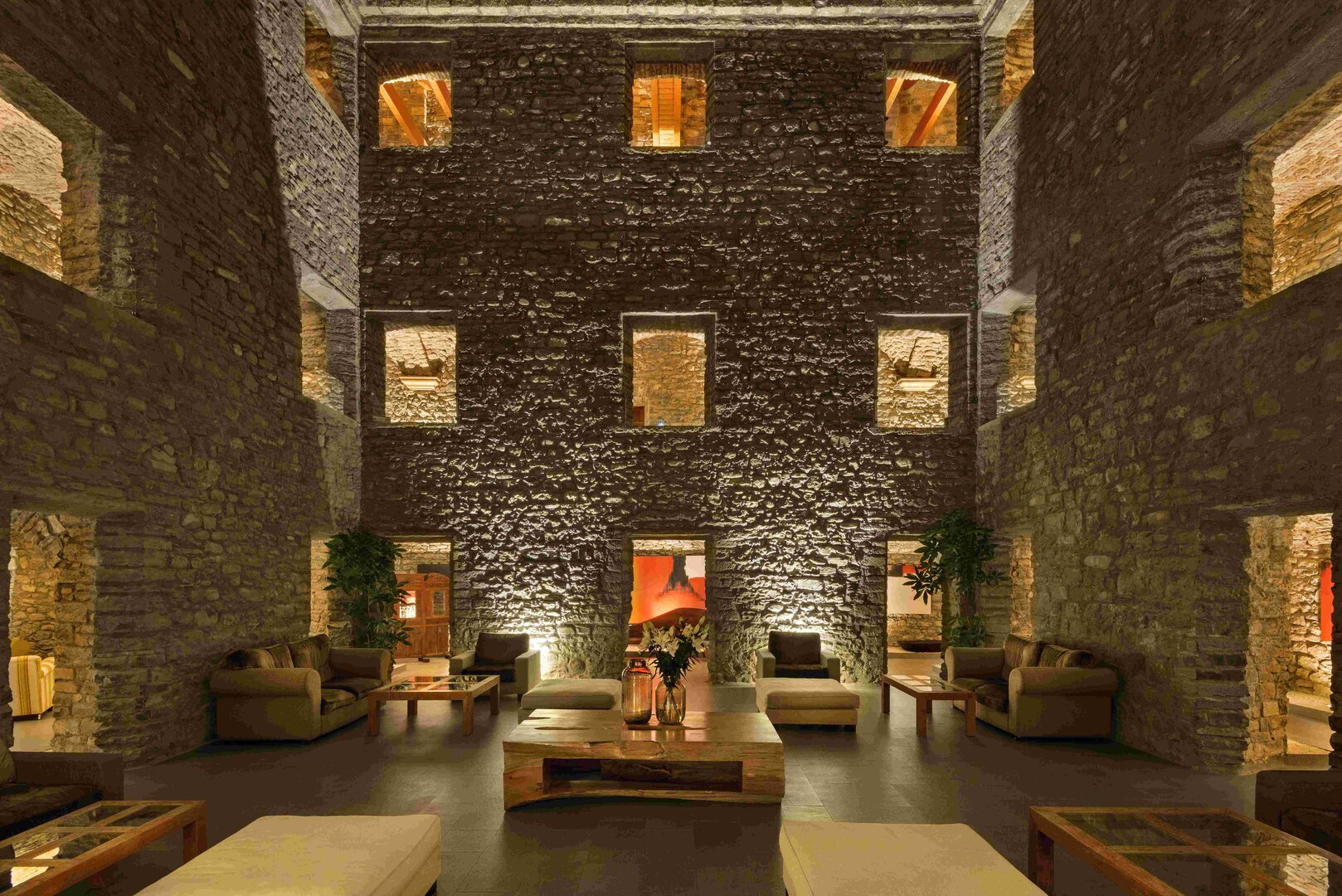 Claustro del Hotel Monasterio & Spa de Boltaña