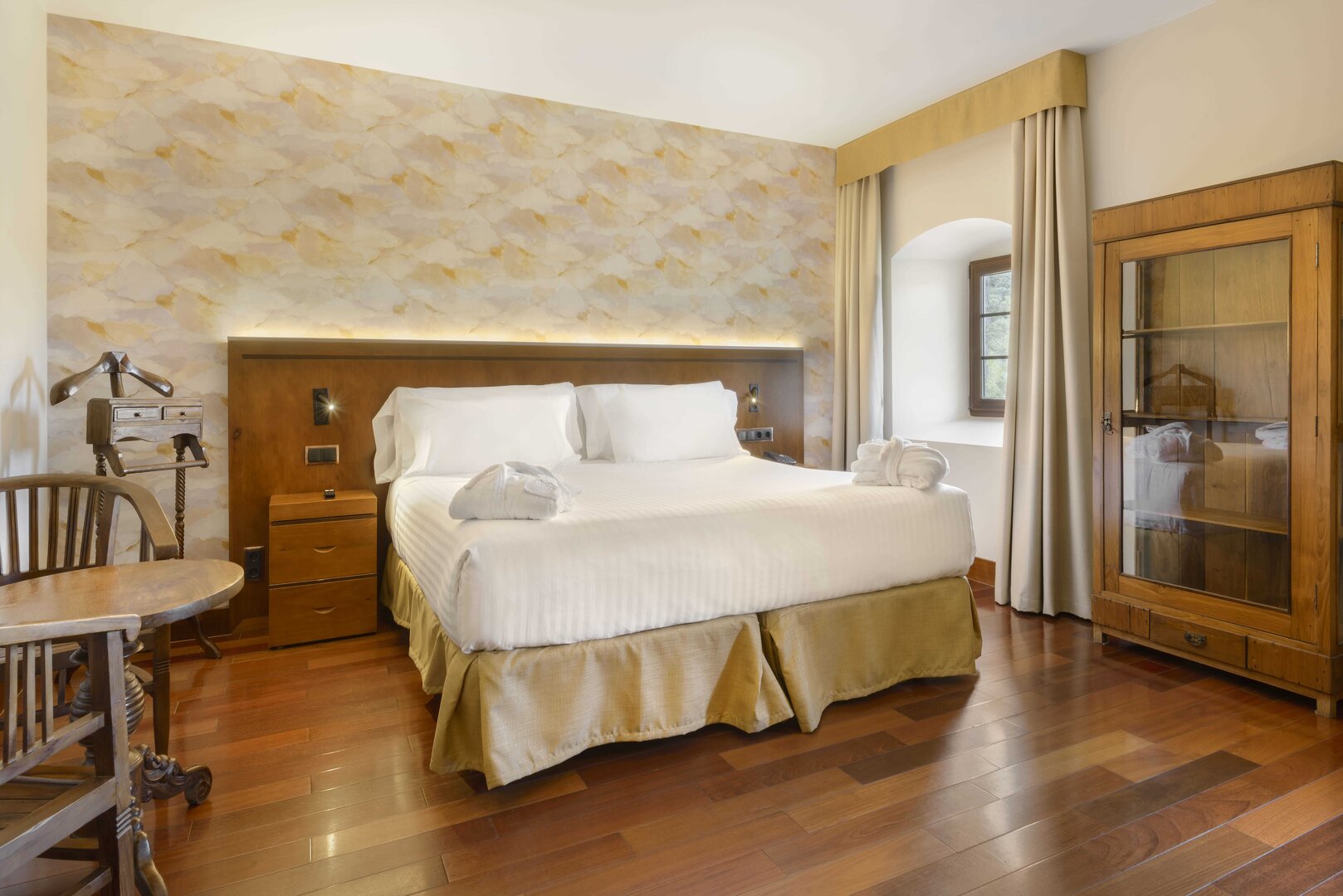 Una de las habitaciones del Hotel Monasterio & Spa de Boltaña