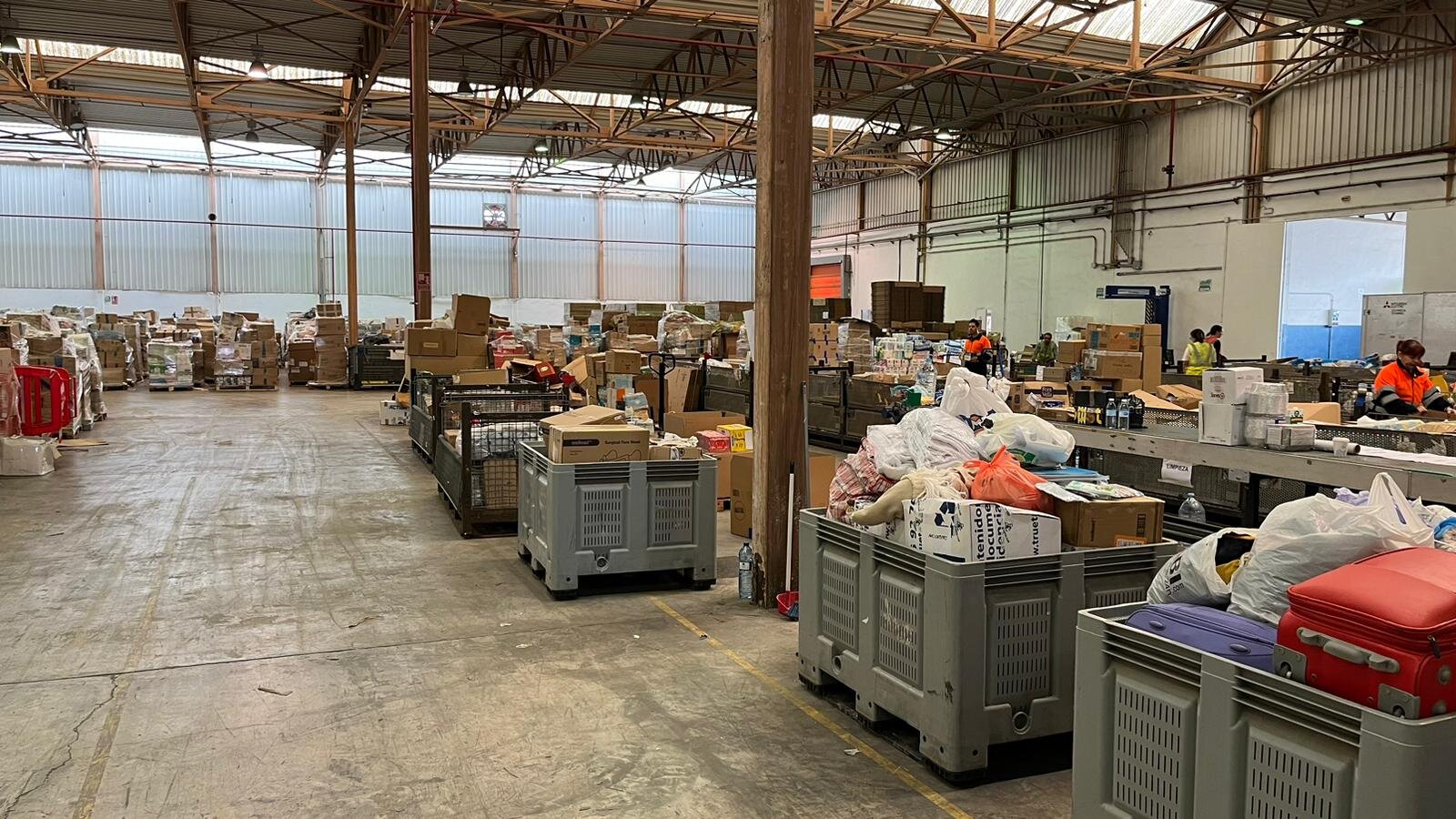 Nave de Mercadona cedida para las donaciones