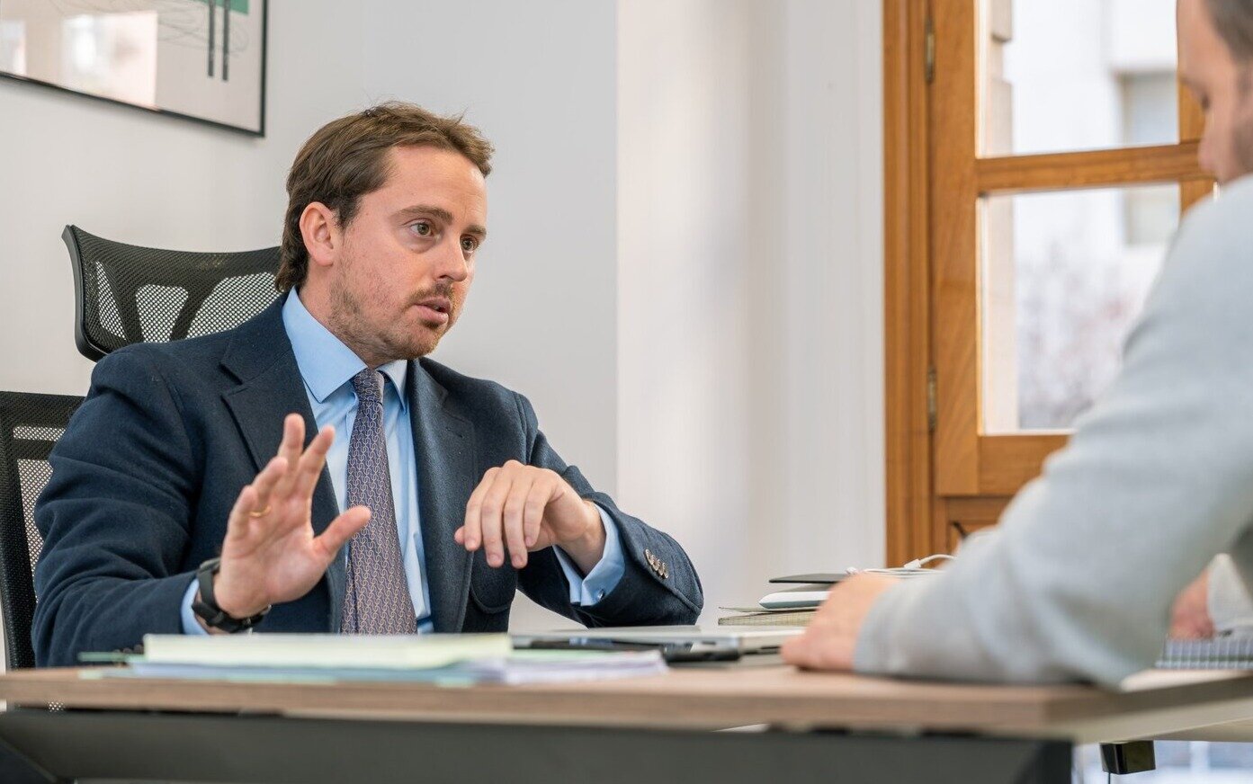 Álvaro Sierra, director de HOY ARAGÓN, en su despacho de la redacción del periódico / Álvaro Calvo para HOY ARAGÓN