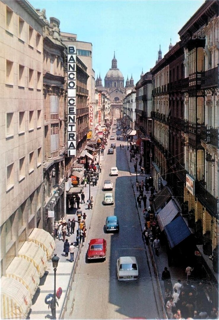 Por la calle Alfonso circulaban coches camino del Pilar / Gran Archivo Zaragoza Antigua