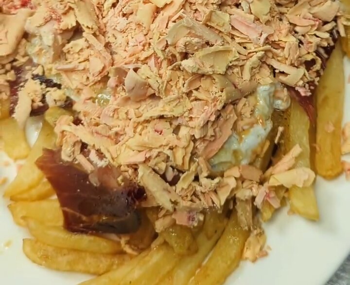 Huevos rotos con jamón y foie / BuleBar