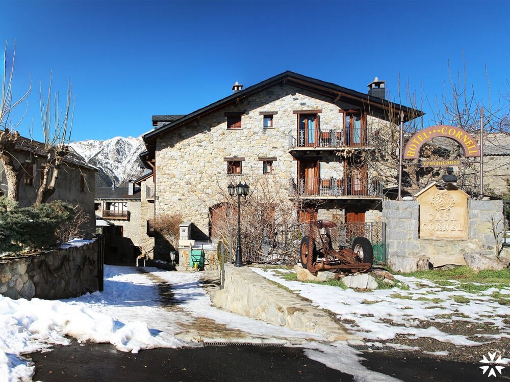 hotel-casa-cornel-exterior-426005e
