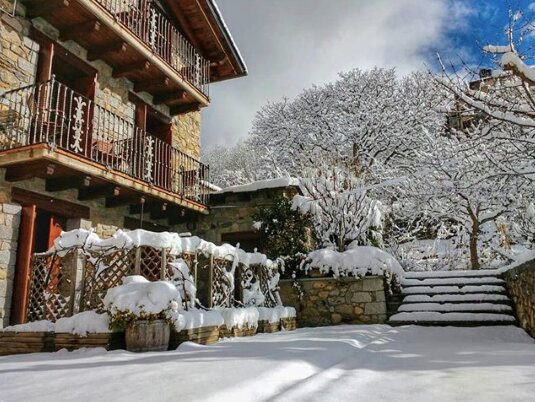 Un lujoso hotel del Pirineo con las pistas de esquí a un paso / Cedida