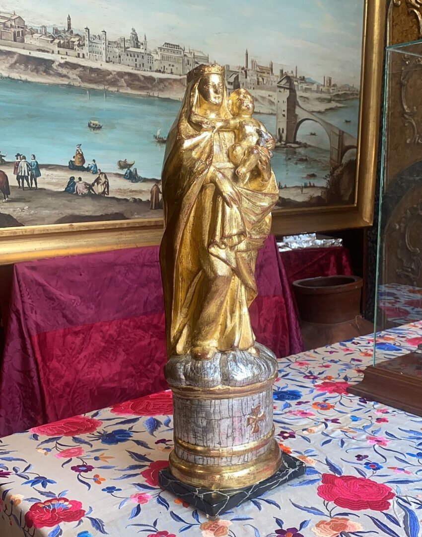 Interior de la tienda de antigüedades / A.G.A.