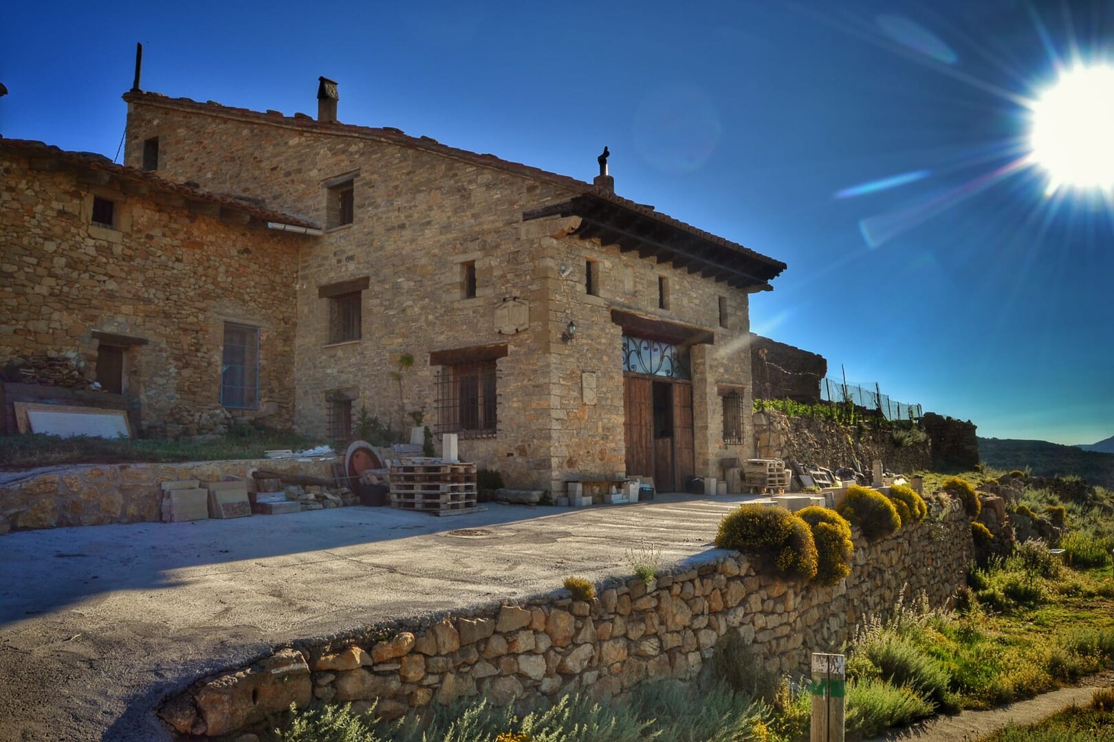Exterior del taller de Gregorio en Puertomingalvo. / HA
