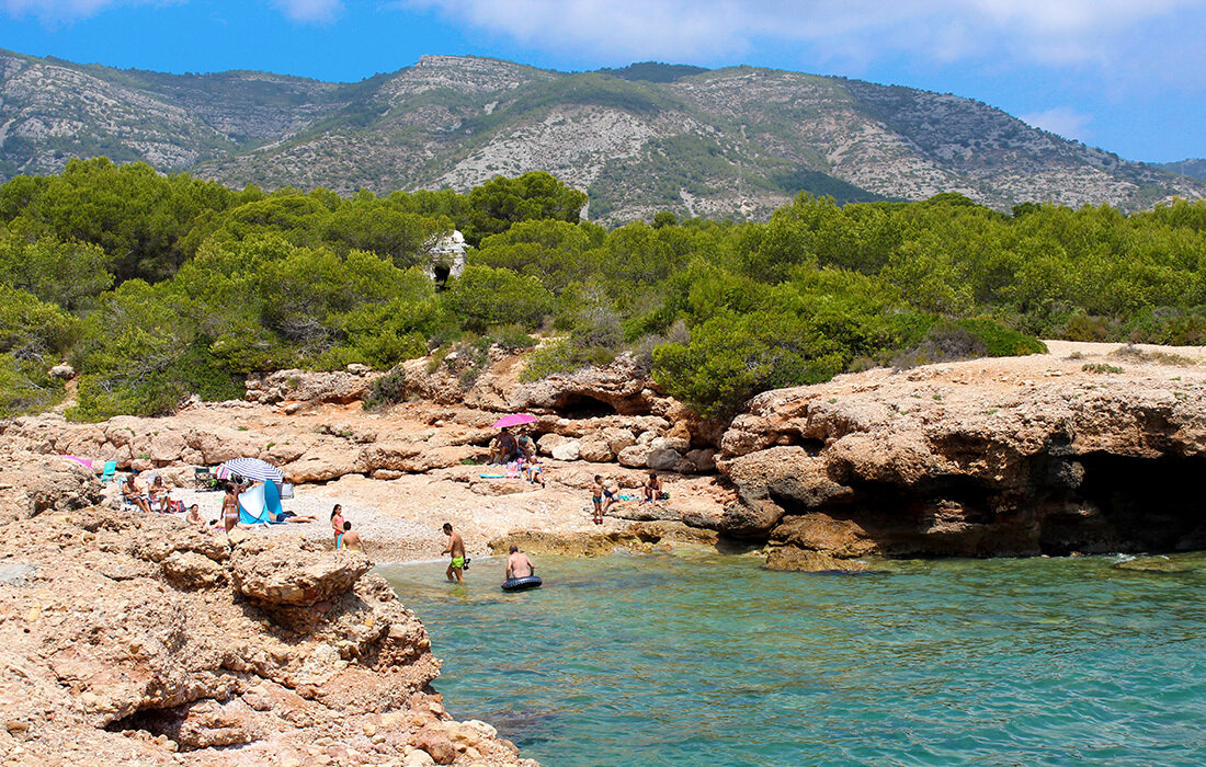 Una de las calas virgenes y de agua cristalina de Alcossebre / Cedida