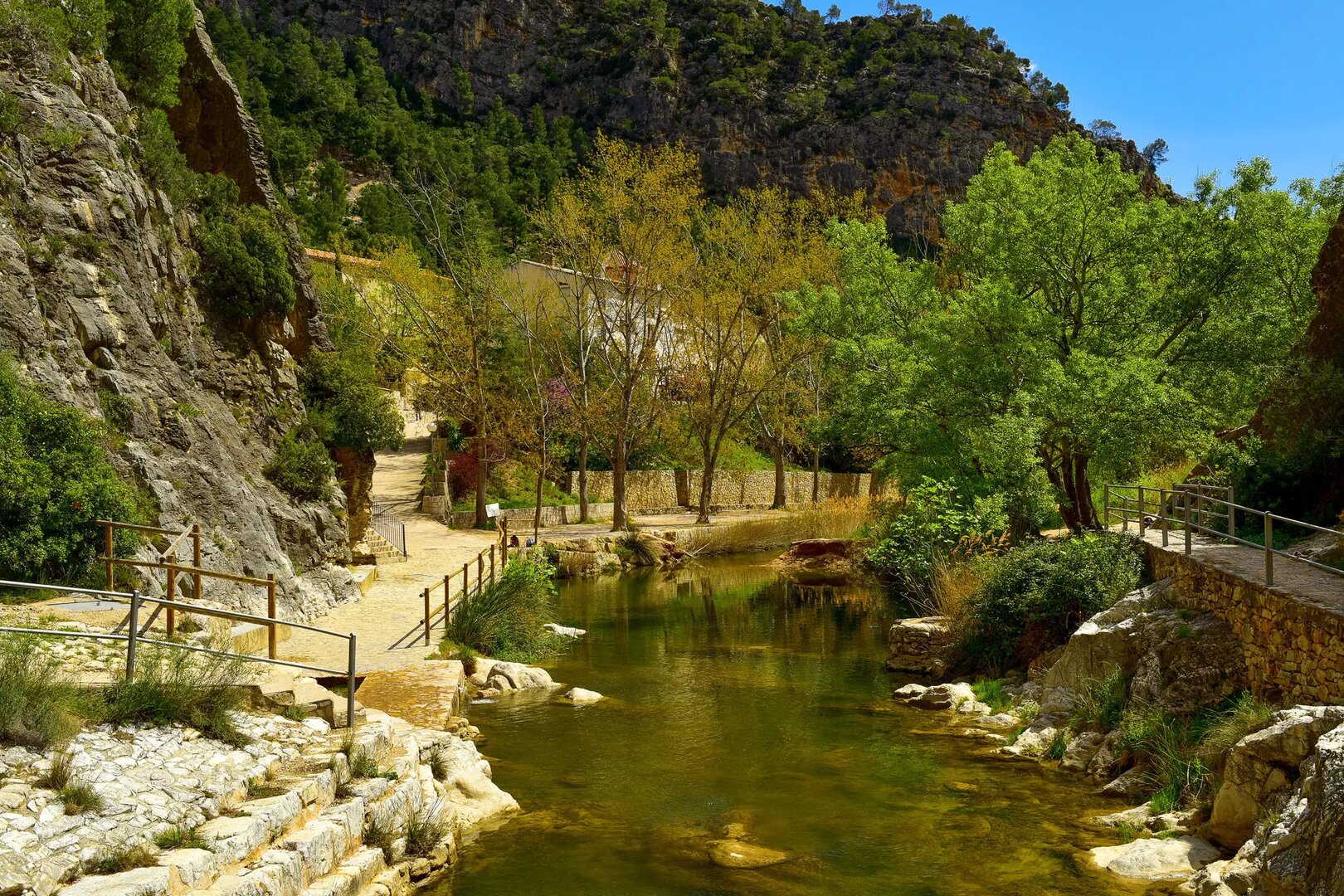 LA FONTCALDA EN GANDESA (TARRAGONA)