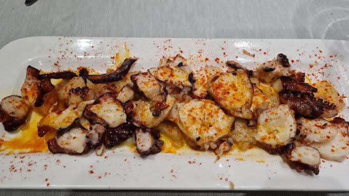 Pulpo con parmentier de patata. La Nueva Karambola.