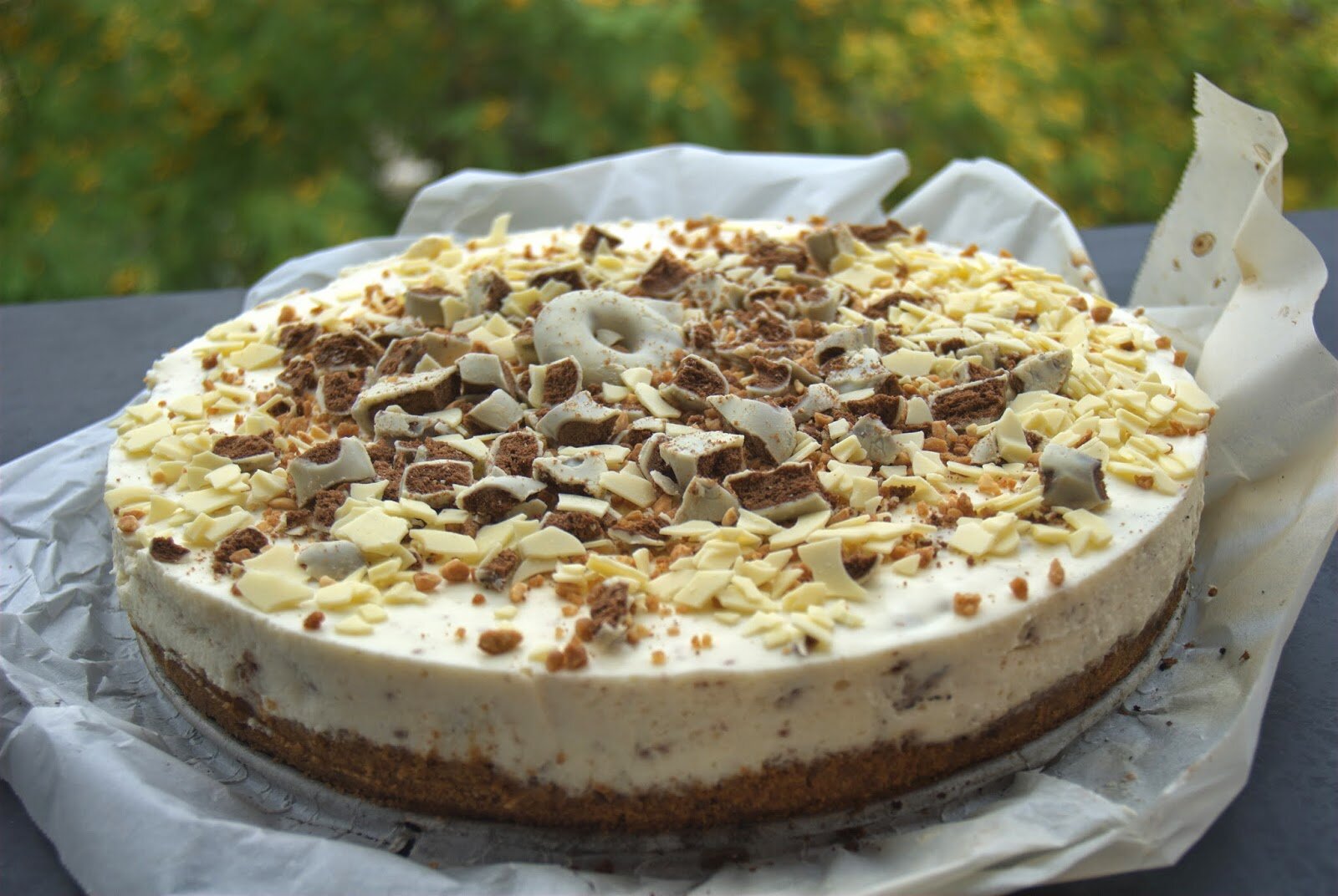 Tarta de queso con filipinos de chocolate blanco.