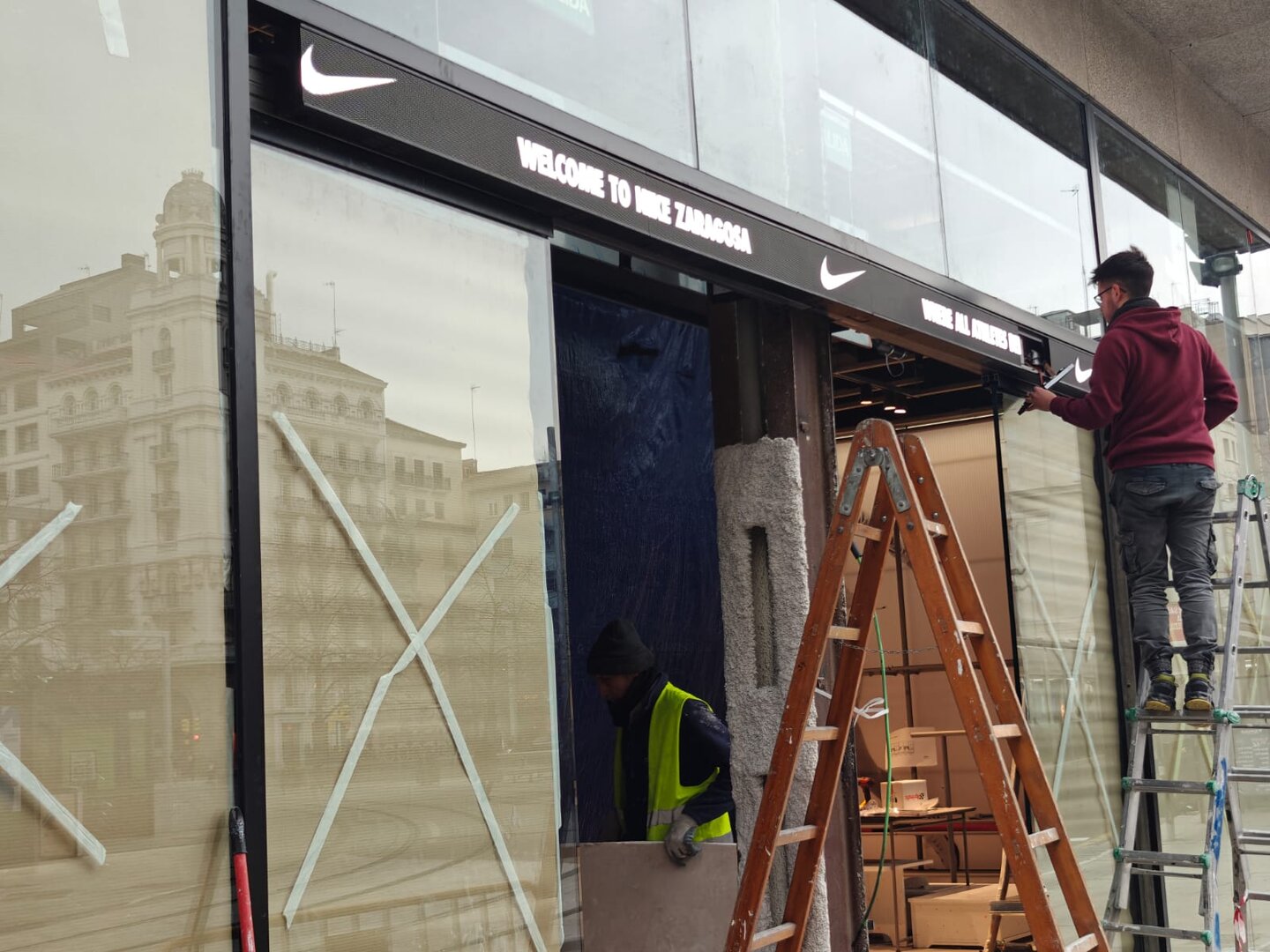 La nueva fachada de Nike que ya se luce en el Coso ./ HOY ARAGÓN