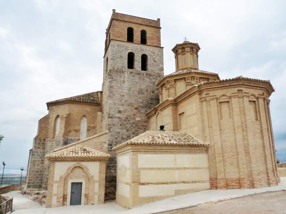 Iglesia de San Lorenzo, en Magallón, sobre el antiguo castillo medieval.