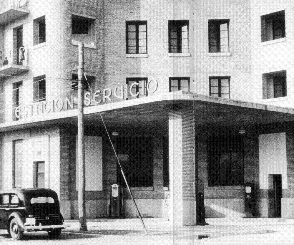 Las estaciones de servicio fueron pronto un nuevo ámbito de negocio / Grupo Ágreda