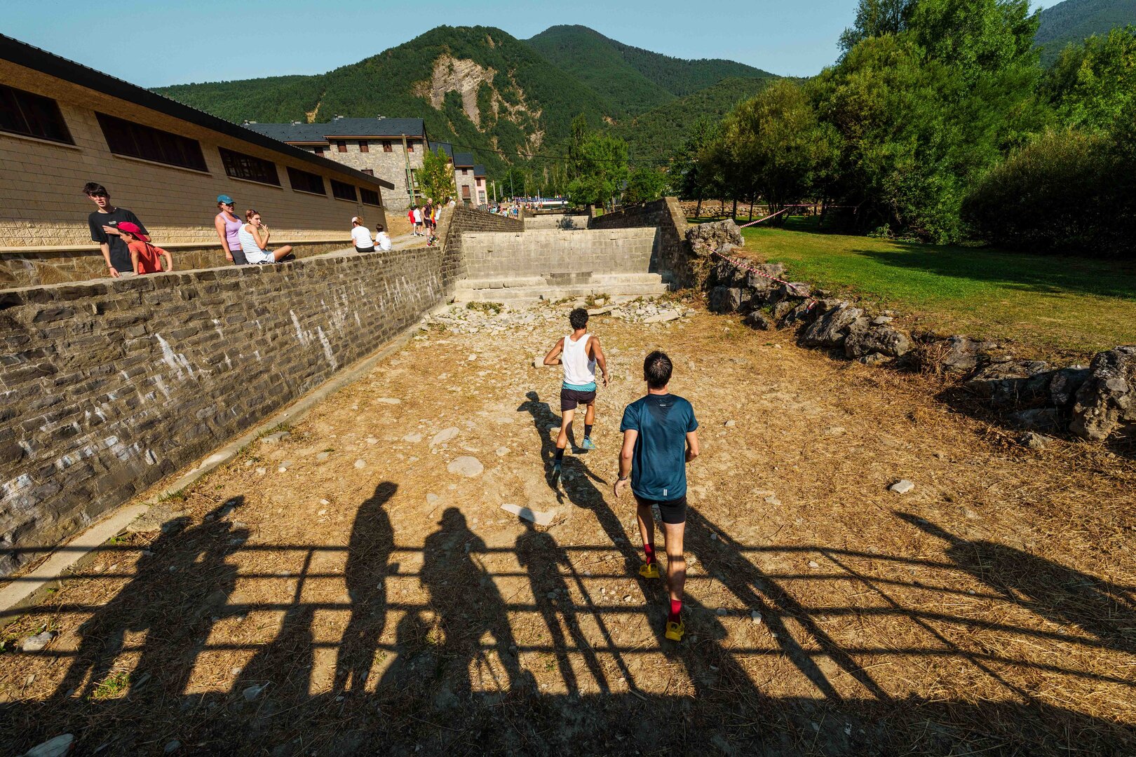 Imagen de archivo de ediciones anteriores de "El Muro" / Turismo Villanúa