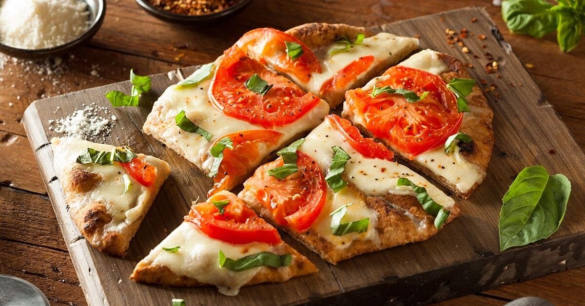 pizza-tomate-mozzarella-receta