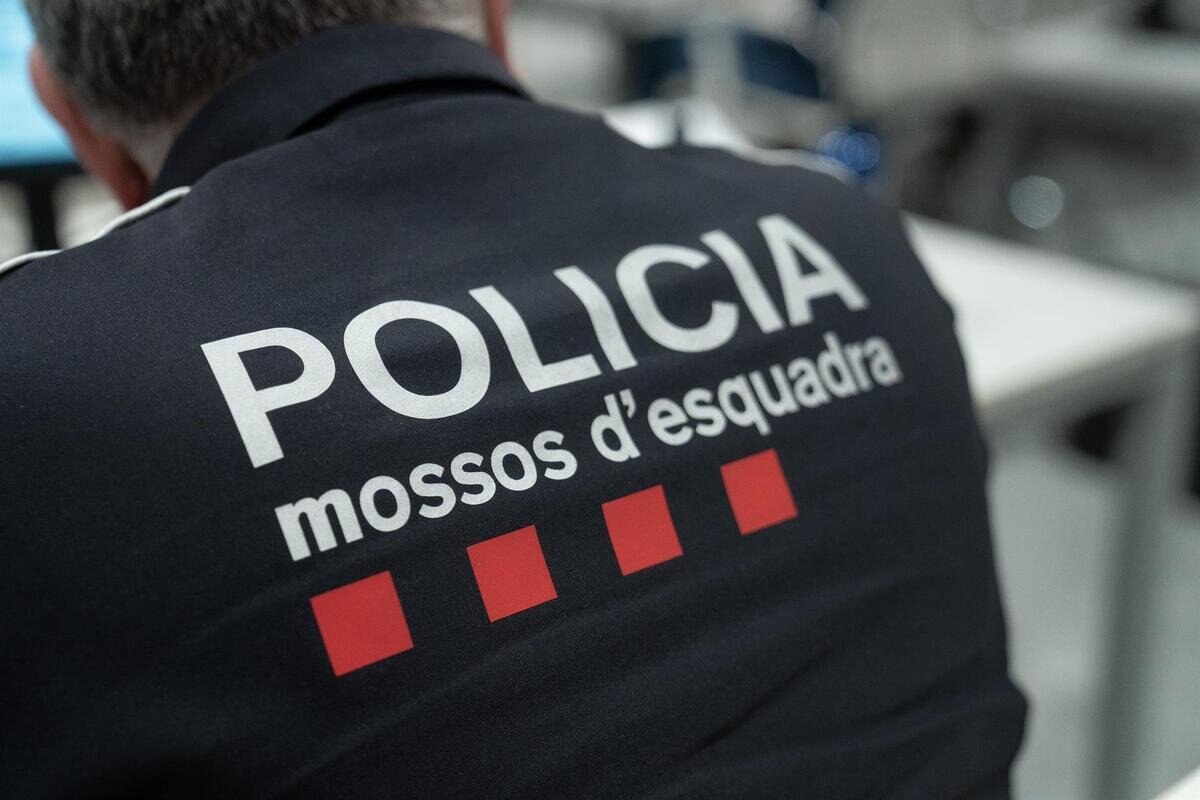 Un agente de los Mossos d'Esquadra,- David Zorrakino - Europa Press