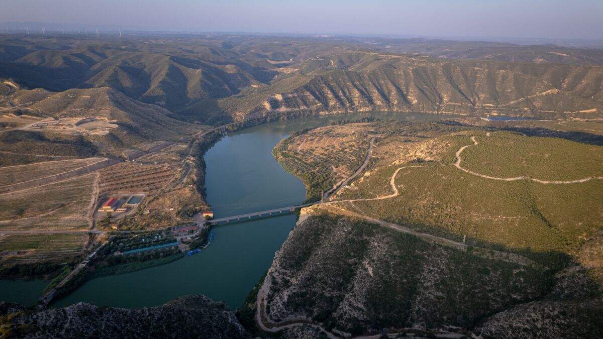 La zona industrial Bugarrech, a la izquierda del río, se construirá próximamente. / HA