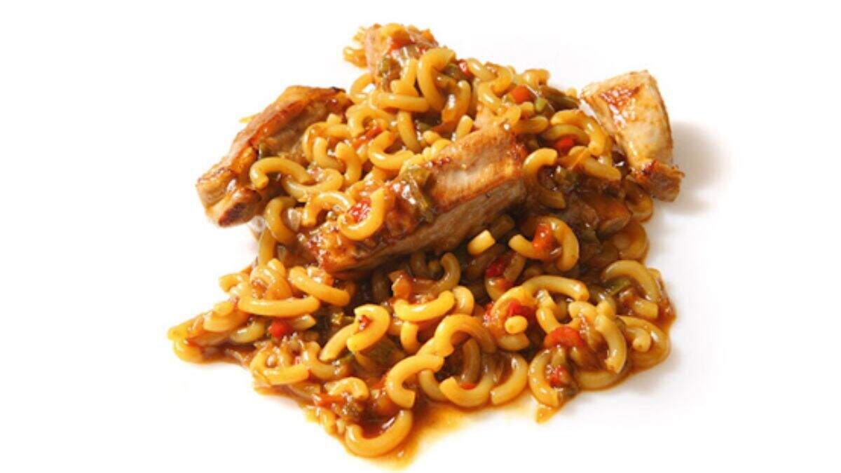 Receta de fideuá con ternasco desmigado. / PASTAS ROMERO
