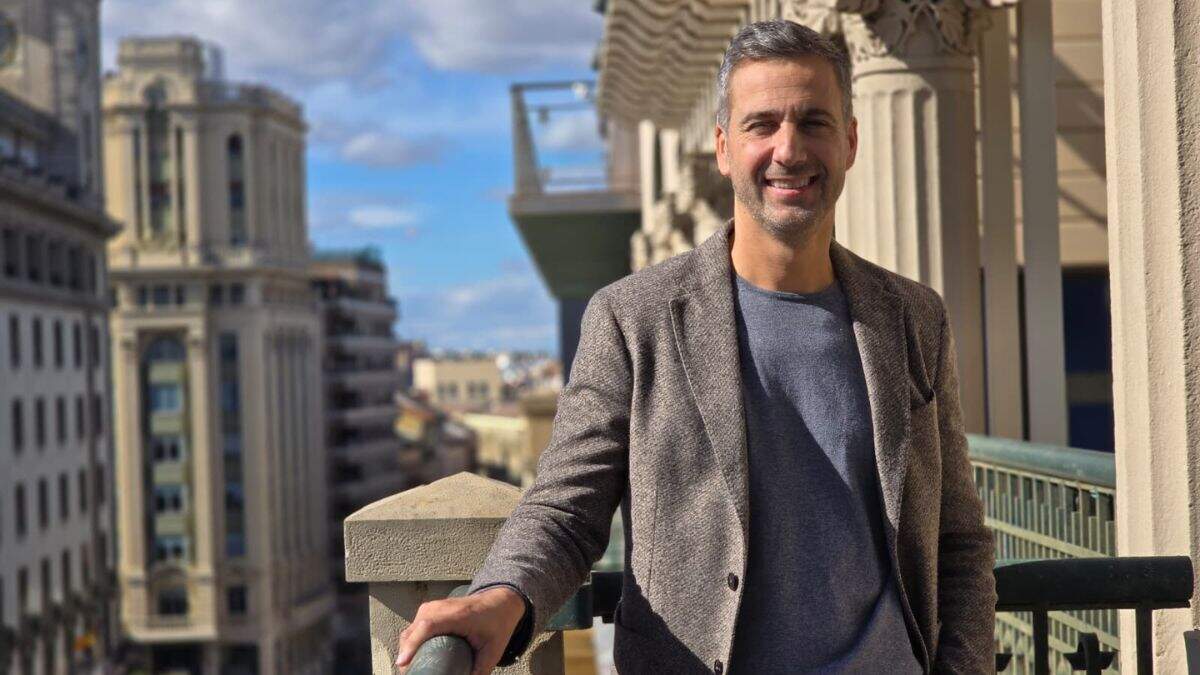Sergio Ibarzo es el director de la Oficina Virtual de Caja Rural de Aragón. / HA