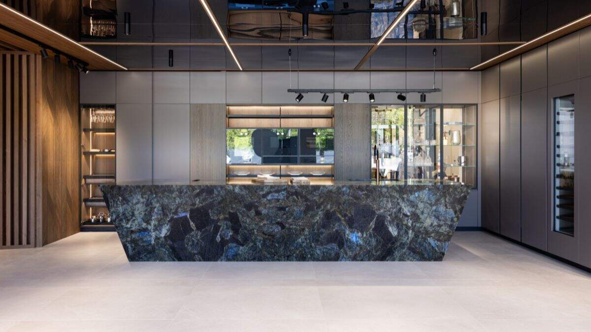 Cocina de Porcelanosa en Altissima, con piedra natural. / PORCELANOSA