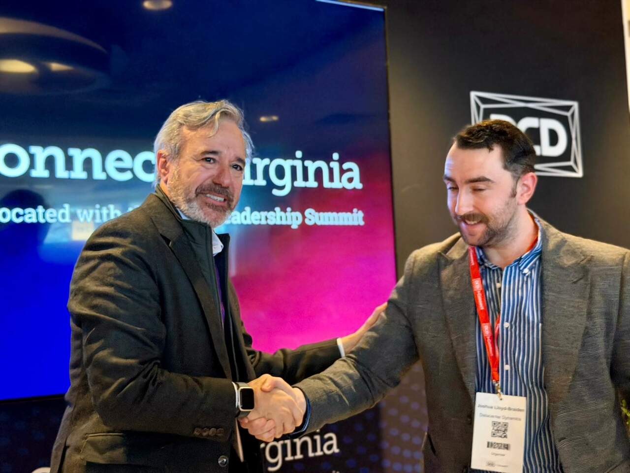 El presidente aragonés, con uno de los organizadores del gran evento de centros de datos mundiales / DGA