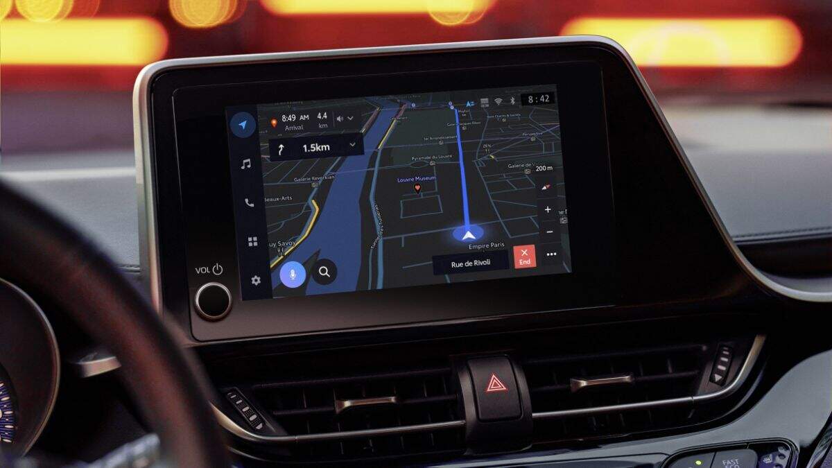 Prestaciones interiores del Toyota C-HR+. / Toyota