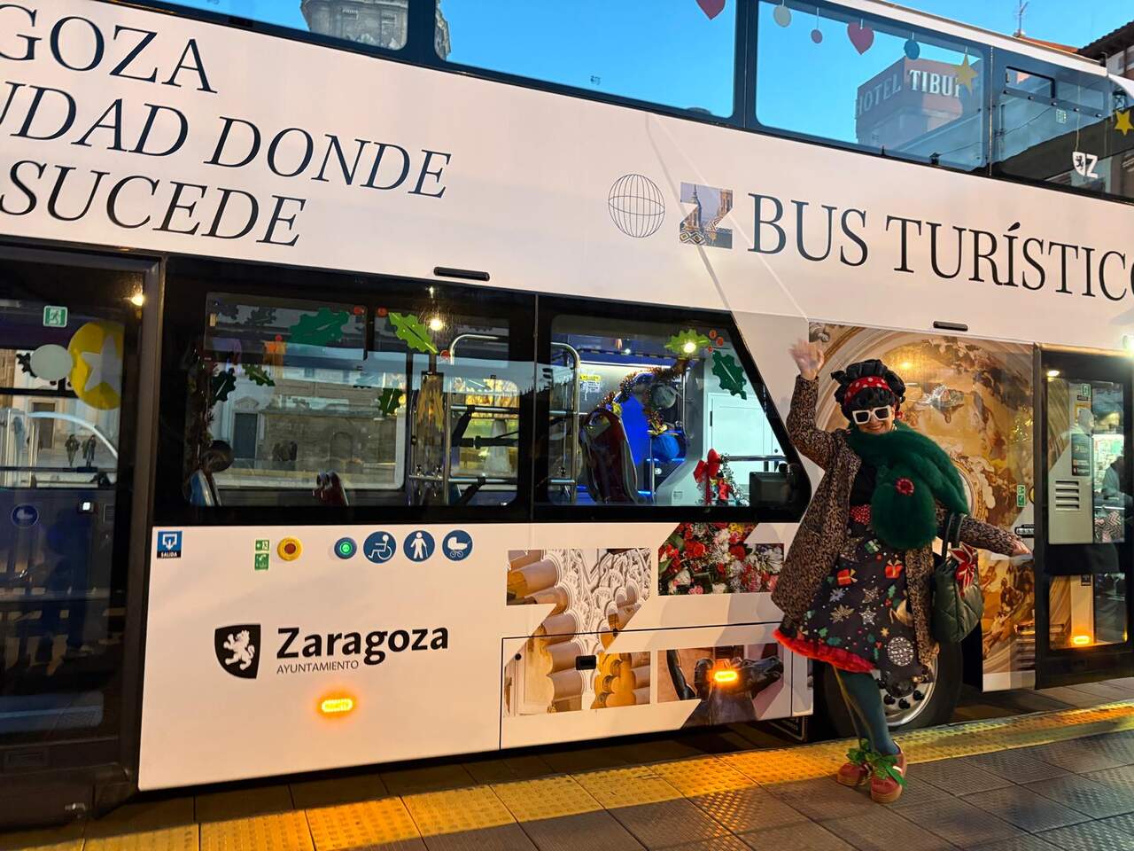 Bus turístico navideño ./ Toni Galán - Ayto. de Zaragoza