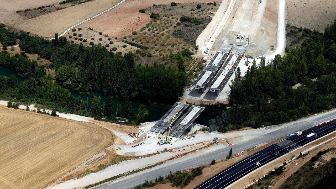 La construcción de la A-21 entre Pamplona y Jaca, inaugurada hace pocos meses / HOY ARAGÓN
