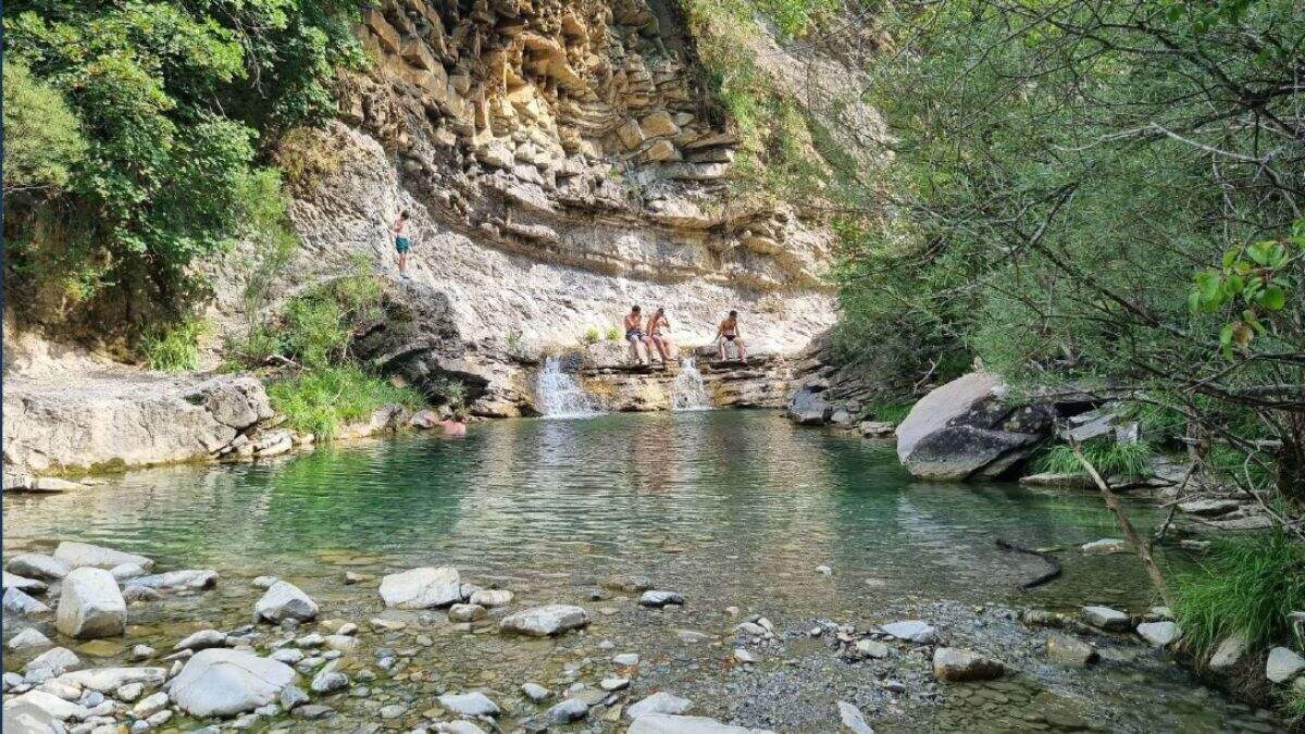 Bañarse en plena naturaleza es una experiencia única. / PRAMES