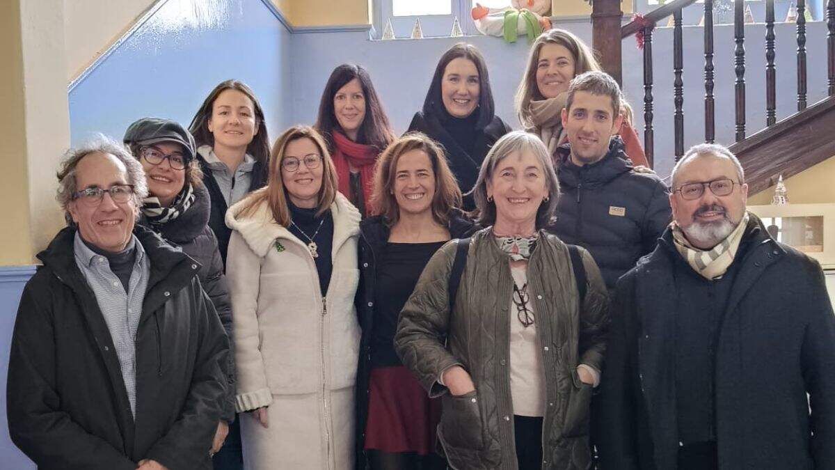 Visita del equipo técnico de la Dirección General del proyecto Patios por el Clima al colegio Compromiso de Caspe. / AYTO. CASPE