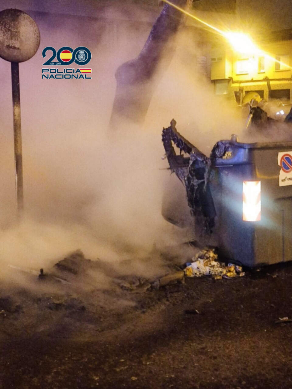 Contenedor quemado. / POLICÍA NACIONAL