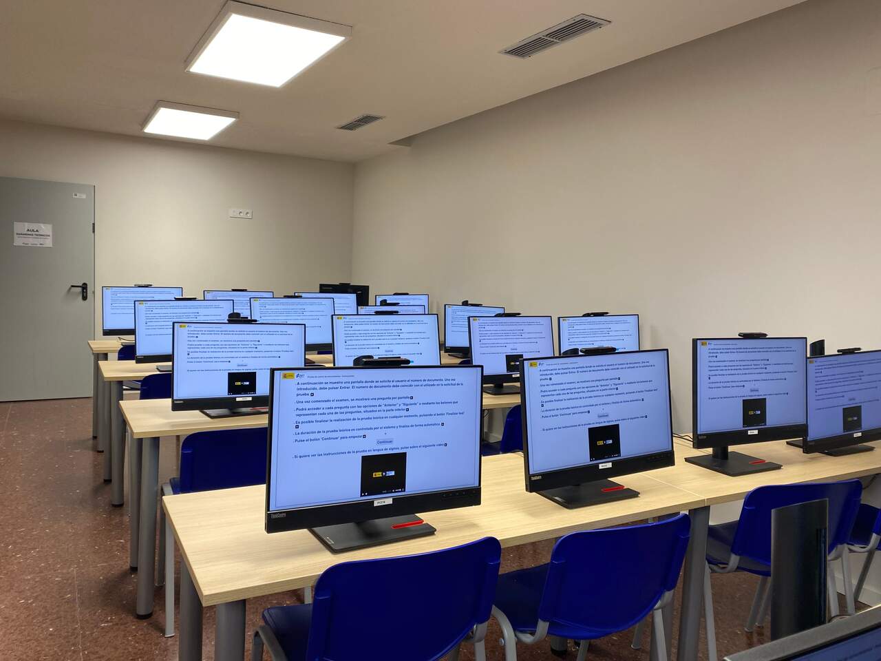 Nueva aula de exámenes teóricos de conducir de la DGT en Alcañiz. / AYTO. ALCAÑIZ
