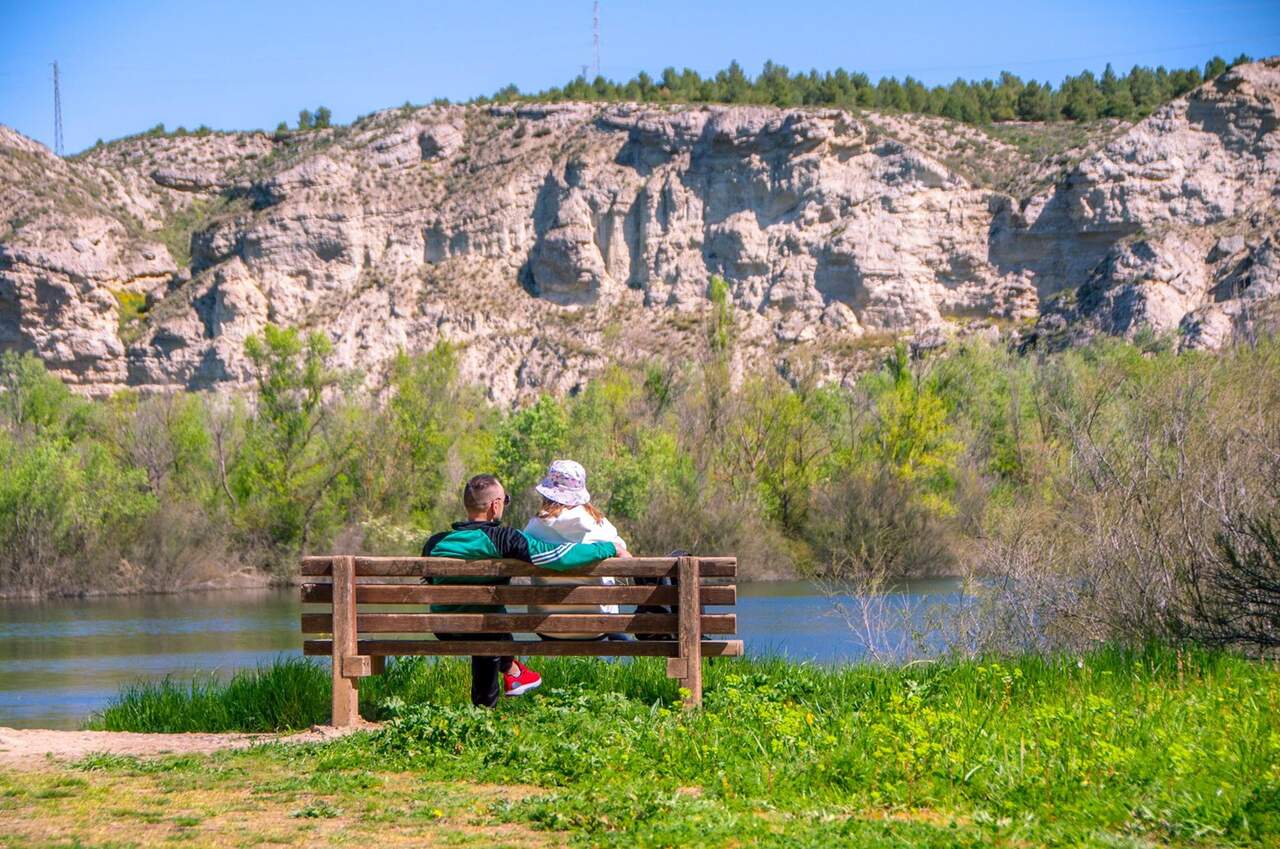 Casetas cuenta con zonas verdes y parques, así como su proximidad a la ribera del rio Ebro. / LUJAMA