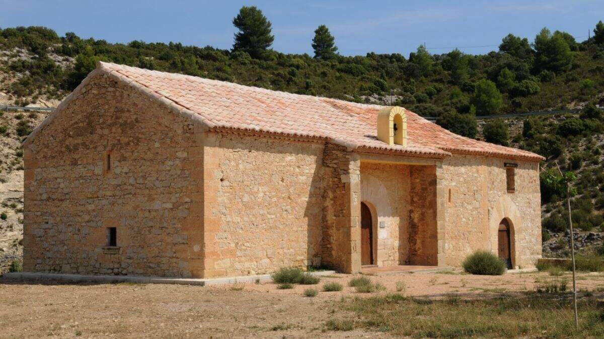 Exterior de la Ermita de La Malena, a 3 kilómetros de Las Parras de Castellote. /