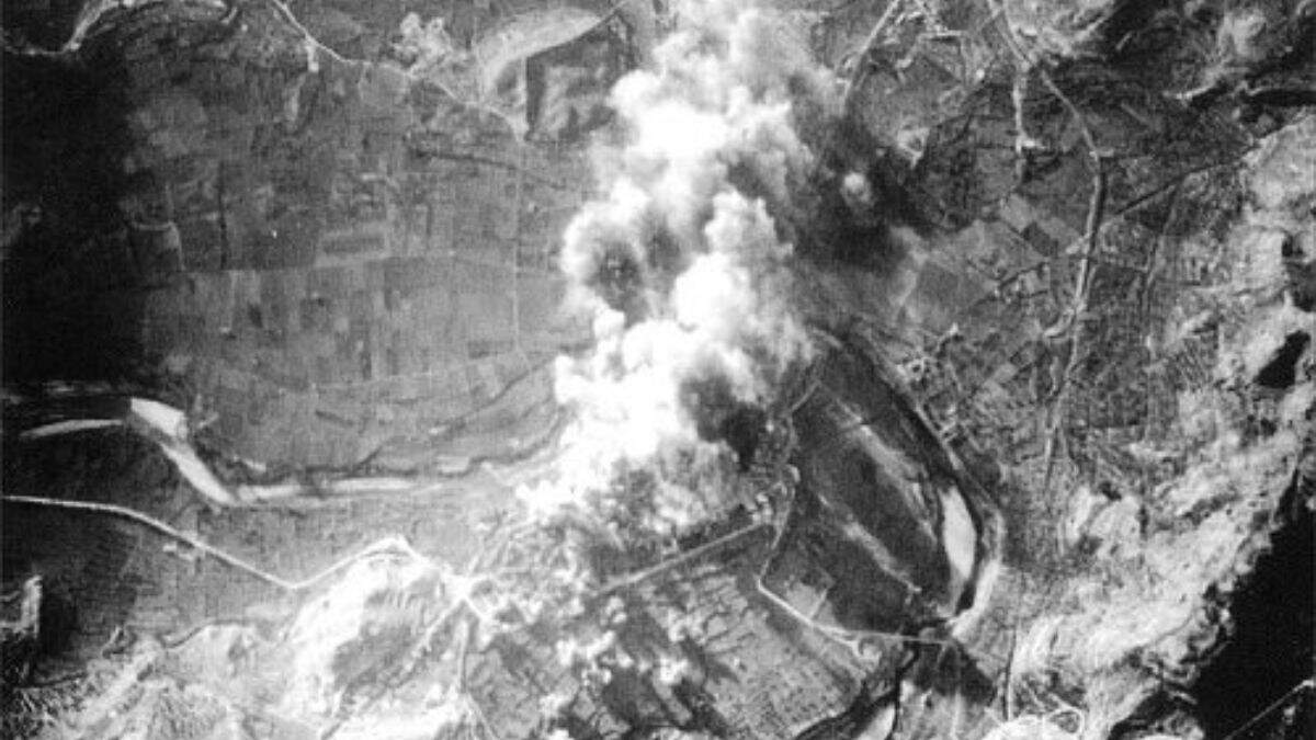 Vista aérea del bombardeo de Alcañiz. / HISTORIAS DEL BAJO ARAGÓN