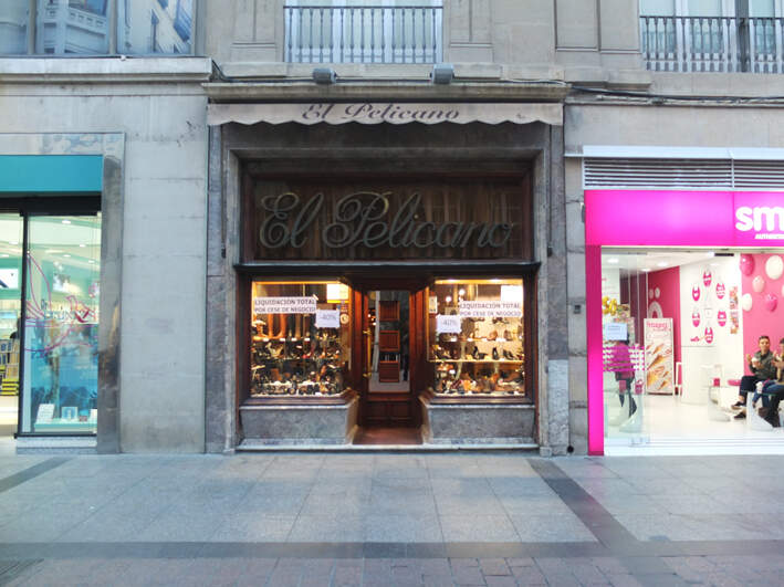 El Pelicano cerró y su fachada cambió en la calle Alfonso I / H.A