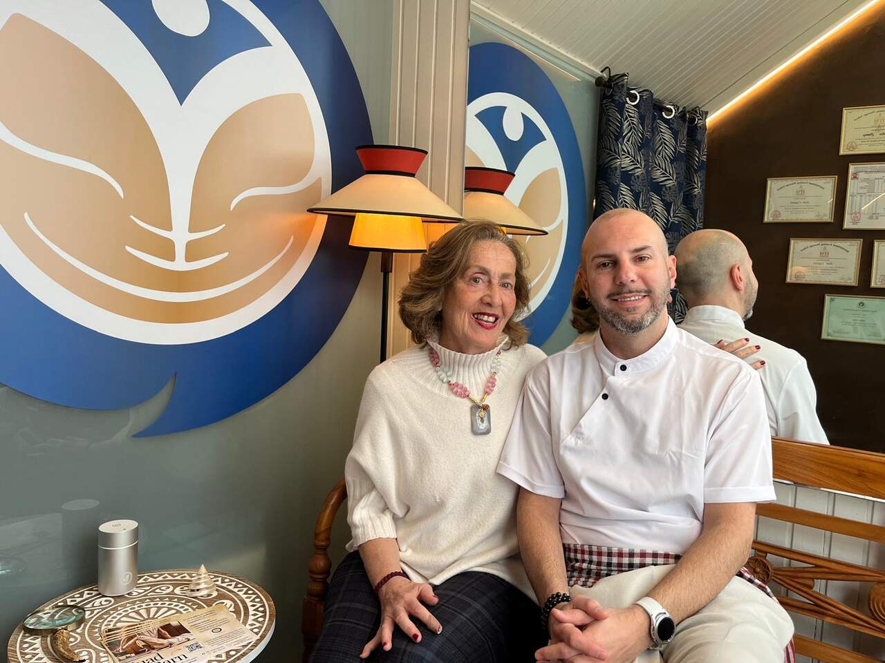 Mercedes Ortiz y Jose Capatti, dueño de Fluimos Wellness Space