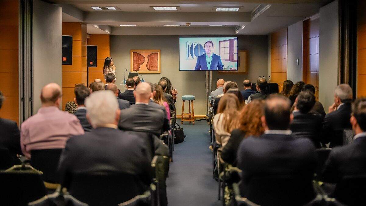 Álvaro Sierra, socio director de HOY ARAGÓN, estuvo presente en la inauguración de las jornadas de SIVA en formato audiovisual. / ÁLVARO CALVO