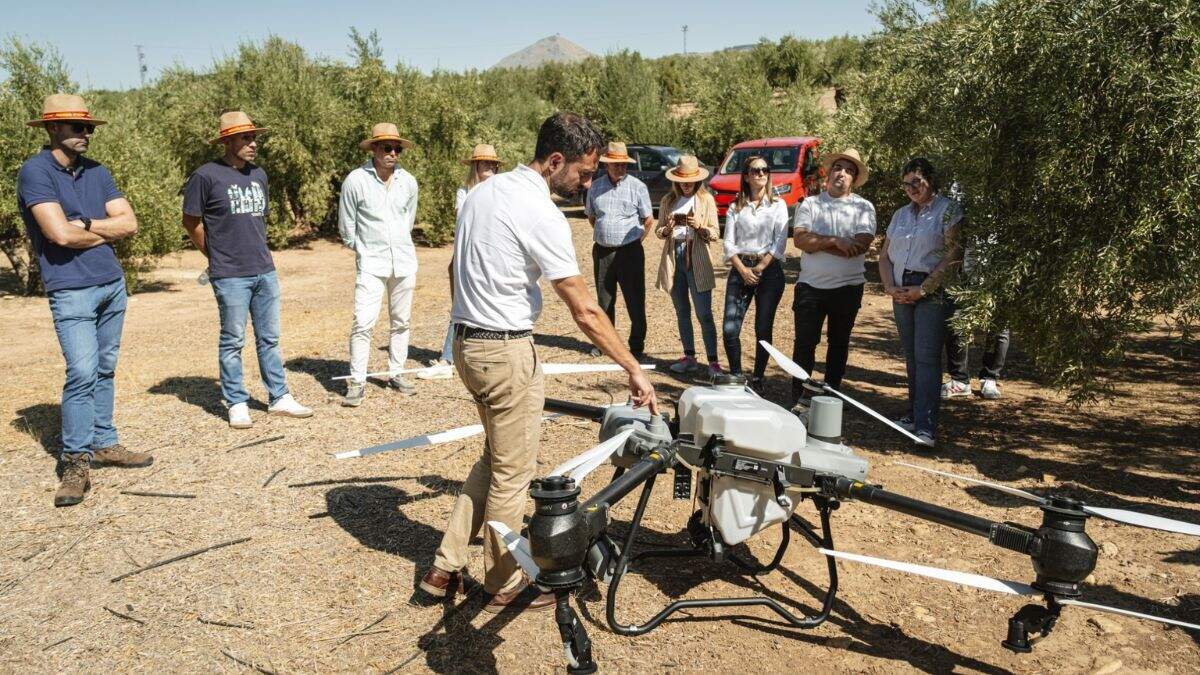 Jornada de Campo de Fertinagro Biotech con demostración de aplicación con dron. / FERTINAGRO