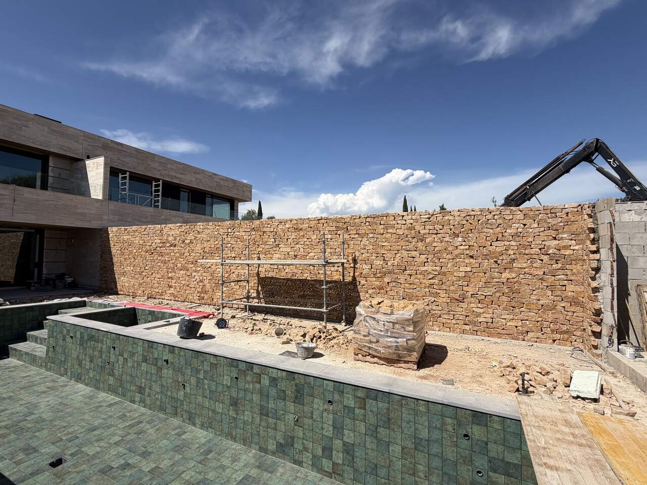 Las imágenes de cómo avanza la piscina de los chalets que promueve Segia Residencial / SR